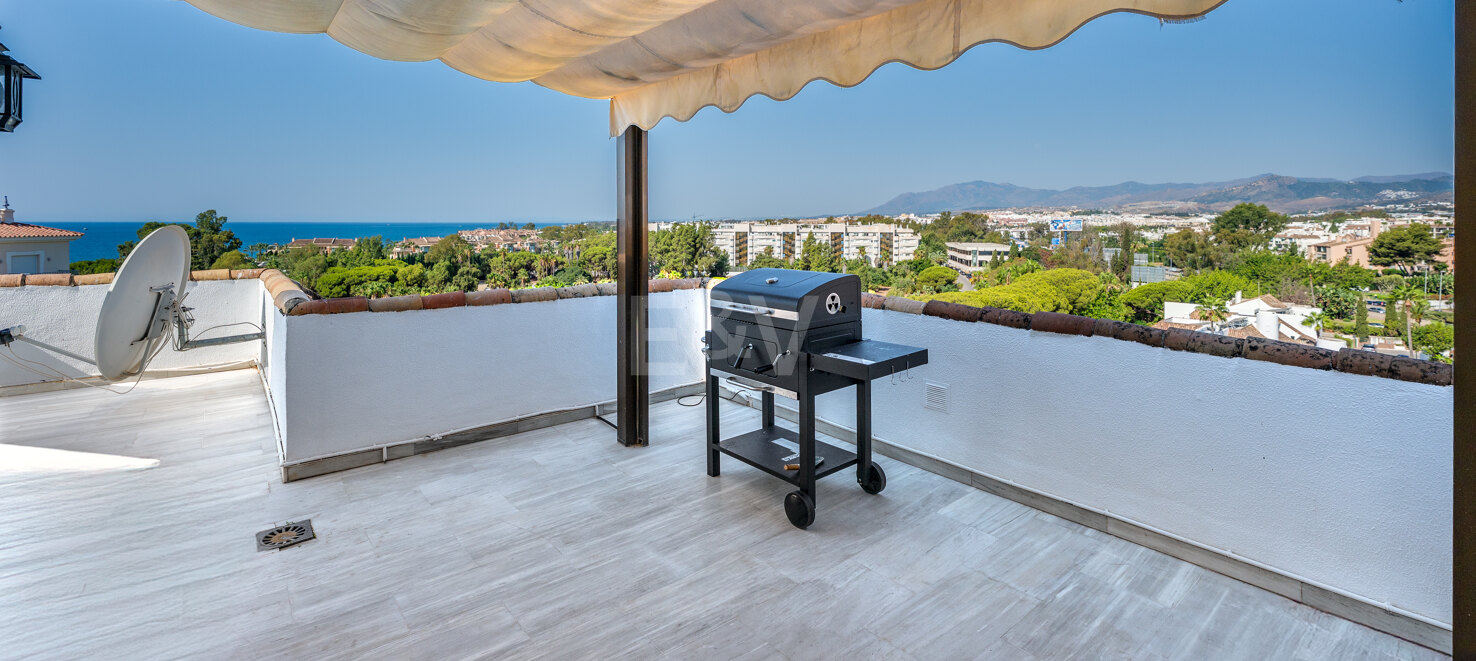 Beeindruckendes Penthouse mit 3 Schlafzimmern für Langzeitmiete in Medina Garden, Puerto Banús verfügbar.