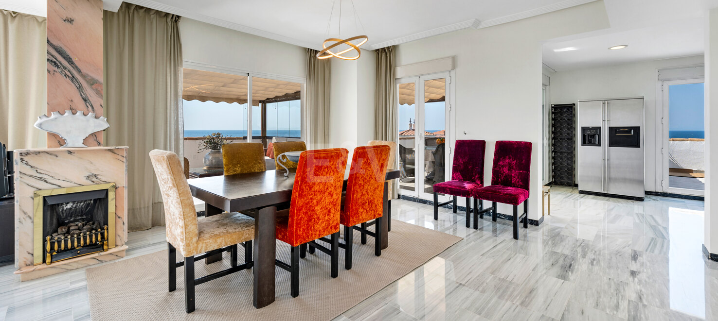 Beeindruckendes Penthouse mit 3 Schlafzimmern für Langzeitmiete in Medina Garden, Puerto Banús verfügbar.