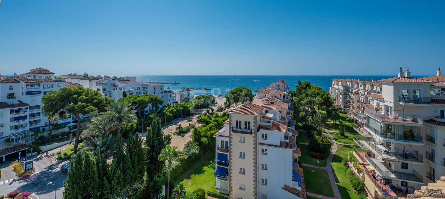Beeindruckendes Penthouse mit 3 Schlafzimmern für Langzeitmiete in Medina Garden, Puerto Banús verfügbar.