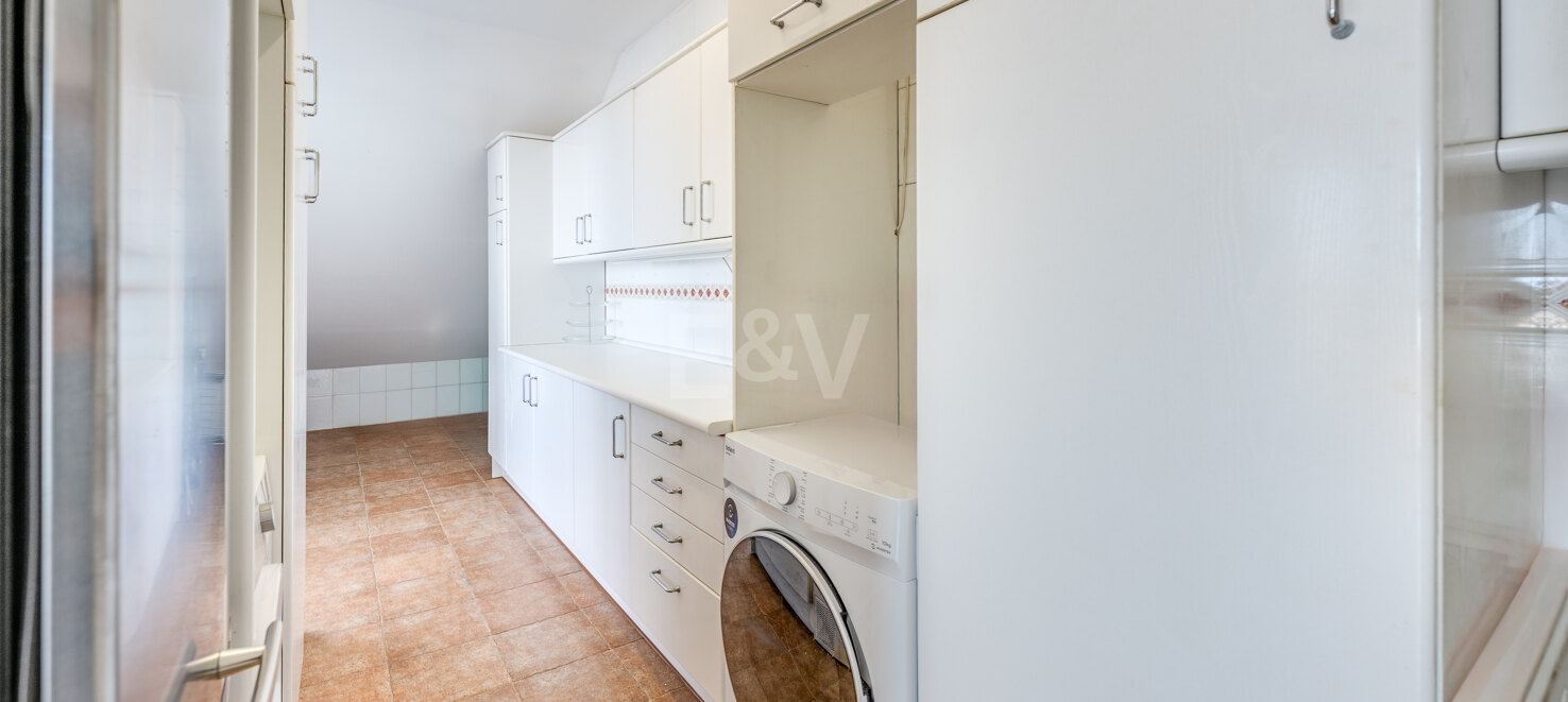 Beeindruckendes Penthouse mit 3 Schlafzimmern für Langzeitmiete in Medina Garden, Puerto Banús verfügbar.