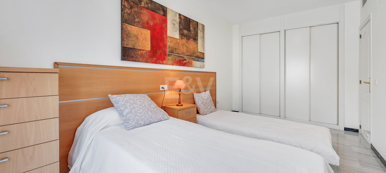 Beeindruckendes Penthouse mit 3 Schlafzimmern für Langzeitmiete in Medina Garden, Puerto Banús verfügbar.