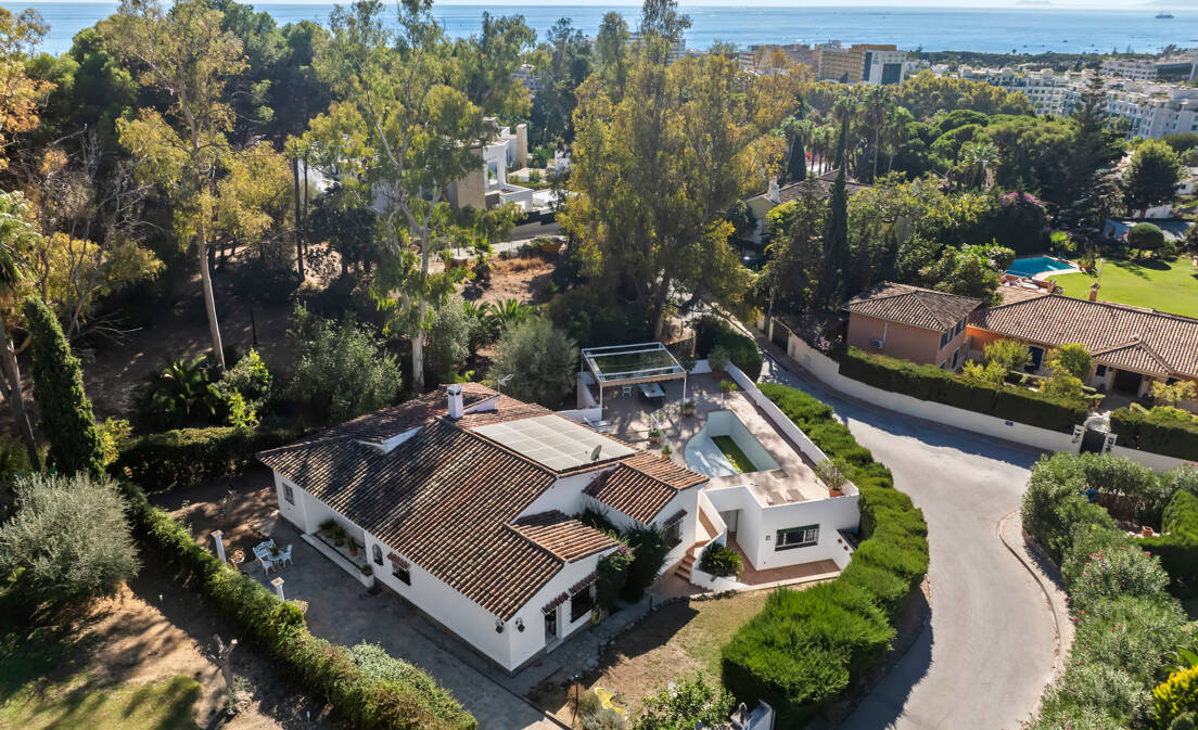 Located in the sought-after La Merced area of Marbella, the residence combines traditional charm with an excellent location and exciting...