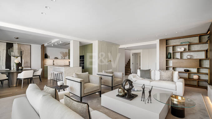 Elegant Frontline Beach Penthouse på Marbellas Golden Mile med Direct Beach Access
