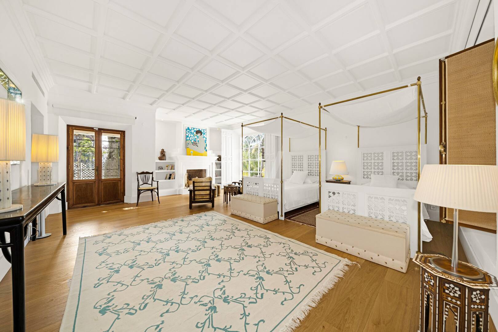 Exclusiva villa de lujo en Sierra Blanca con arquitectura colonial y vistas al mar Mediterráneo