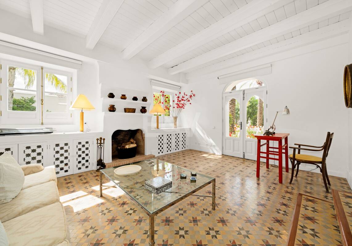 Villa de luxe exclusive en Sierra Blanca avec architecture coloniale et vue mer Méditerranée