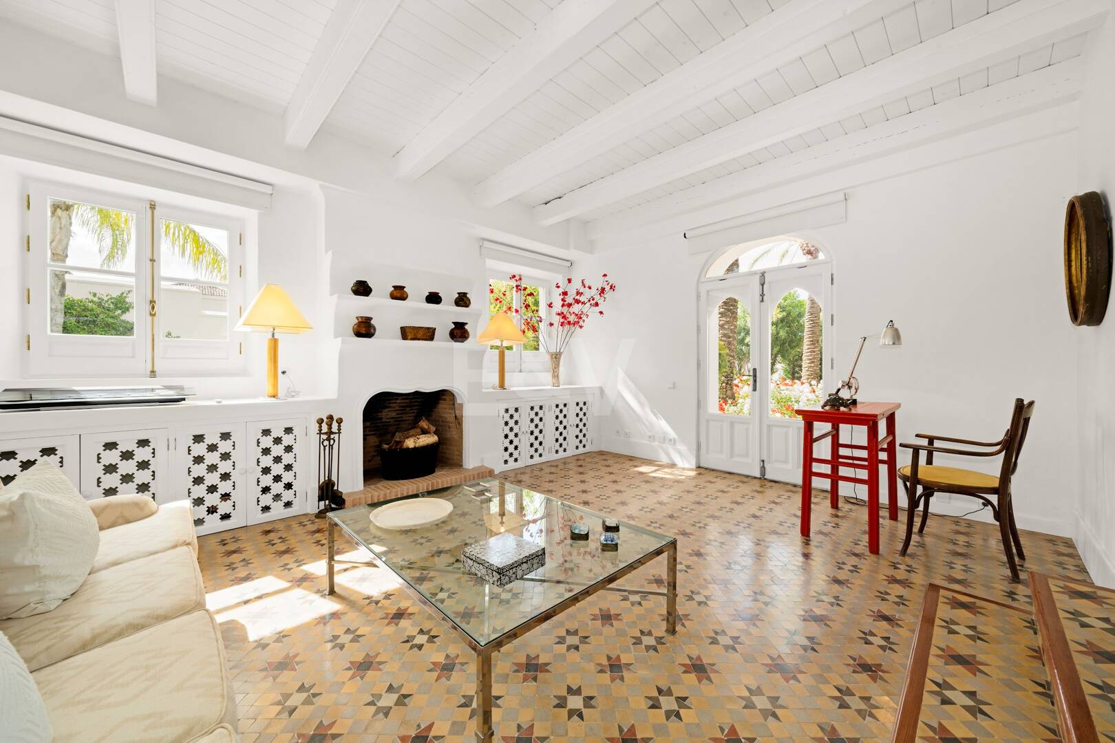 Exclusiva villa de lujo en Sierra Blanca con arquitectura colonial y vistas al mar Mediterráneo