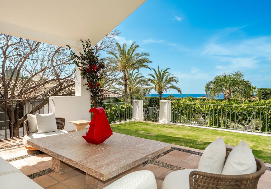 Villa de luxe exclusive en Sierra Blanca avec architecture coloniale et vue mer Méditerranée