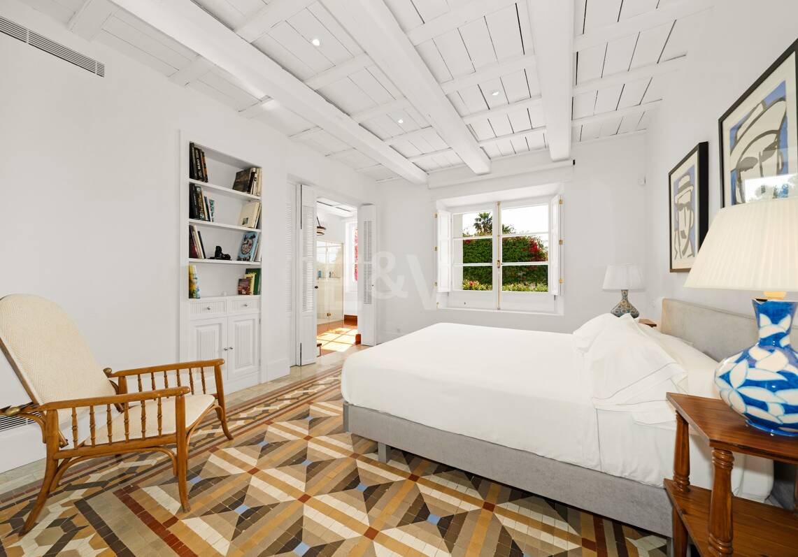 Villa de luxe exclusive en Sierra Blanca avec architecture coloniale et vue mer Méditerranée