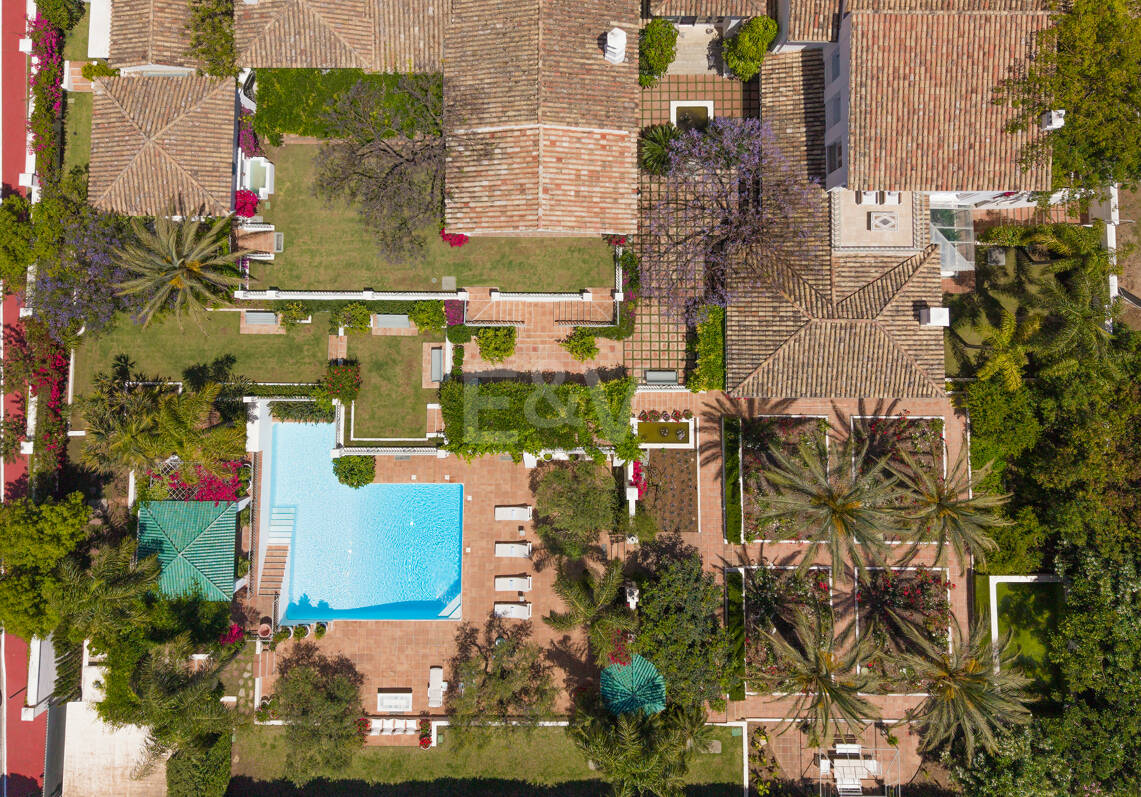 Villa de luxe exclusive en Sierra Blanca avec architecture coloniale et vue mer Méditerranée