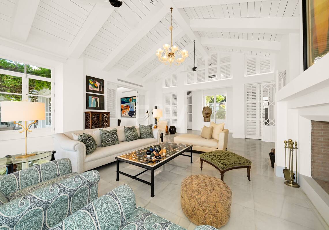 Villa de luxe exclusive en Sierra Blanca avec architecture coloniale et vue mer Méditerranée