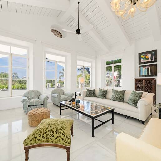 Exclusiva villa de lujo en Sierra Blanca con arquitectura colonial y vistas al mar Mediterráneo