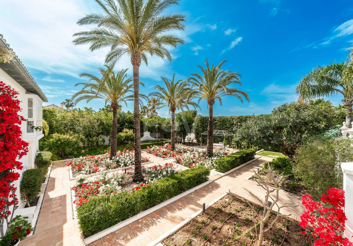 Villa de luxe exclusive en Sierra Blanca avec architecture coloniale et vue mer Méditerranée