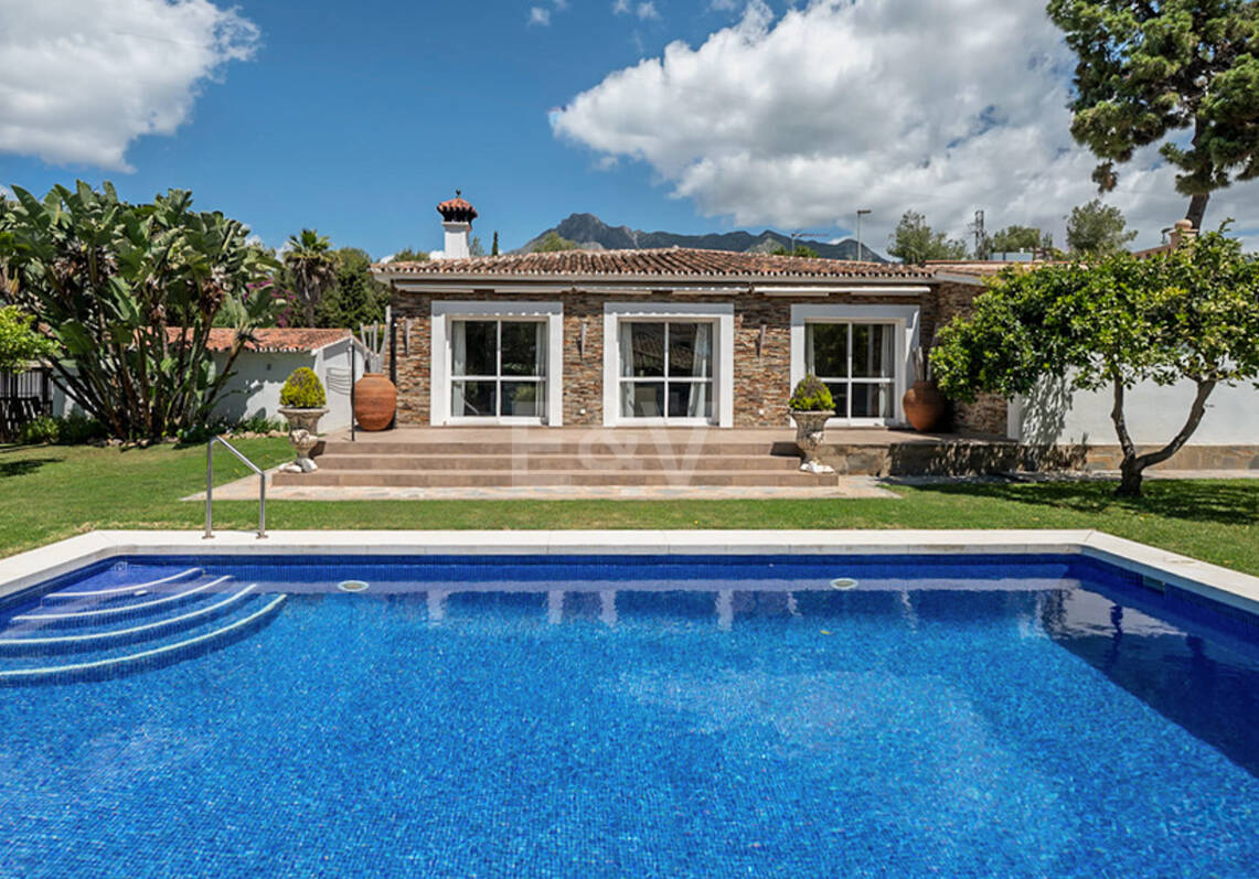 Villa Méditerranéenne de charme à La Carolina Distance de marche de Marbella Club & la plage