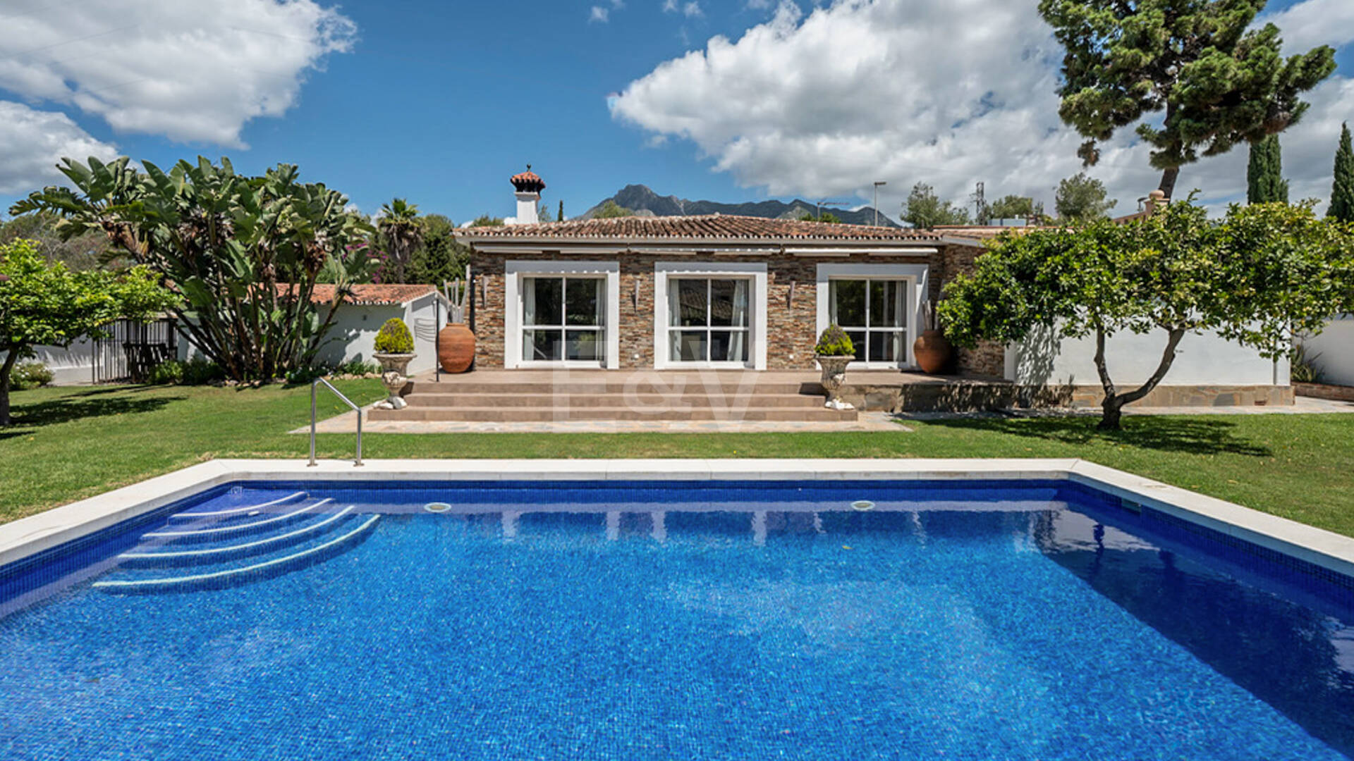 Encantadora villa mediterránea en La Carolina a poca distancia de Marbella Club y la playa