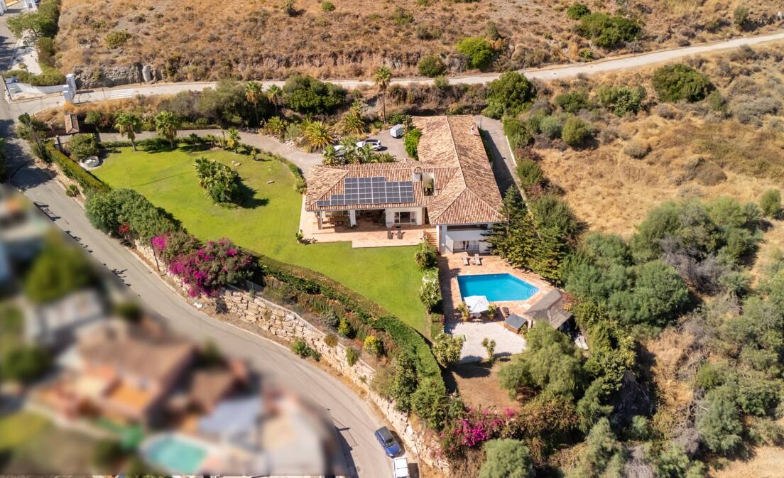 Villa till salu i Los Arqueros, Benahavis