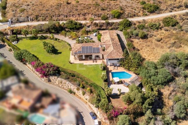 Villa till salu i Los Arqueros, Benahavis