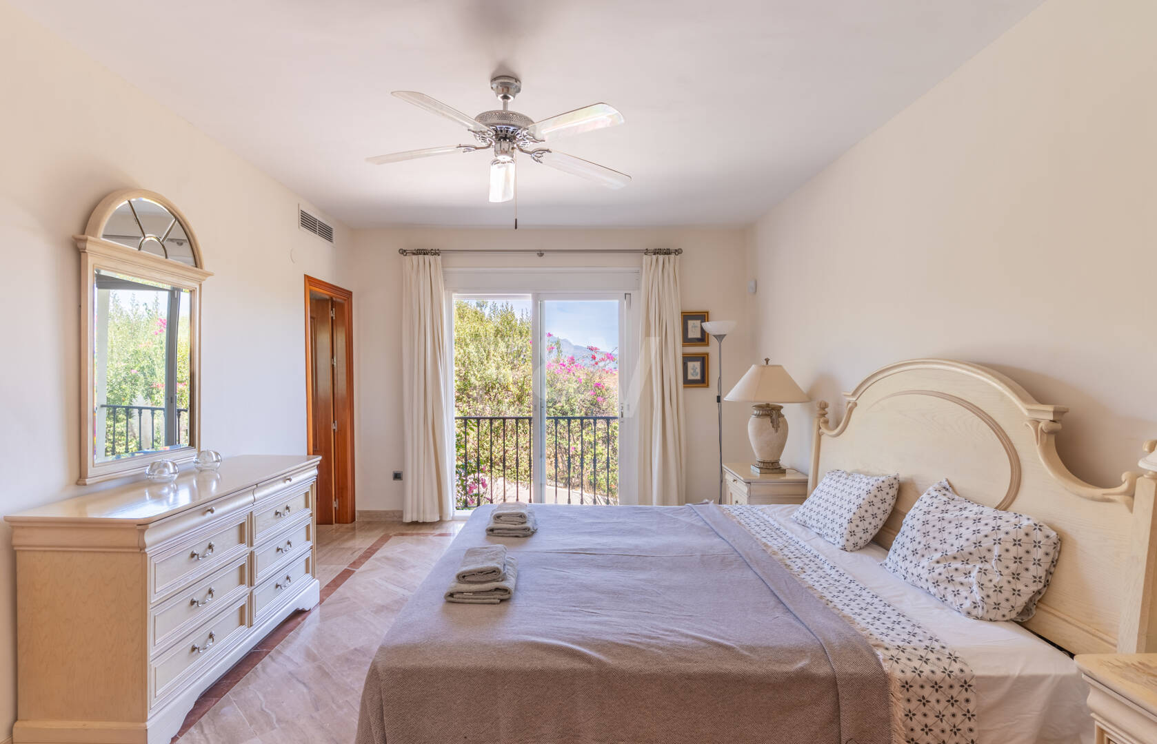Villa till salu i Los Arqueros, Benahavis