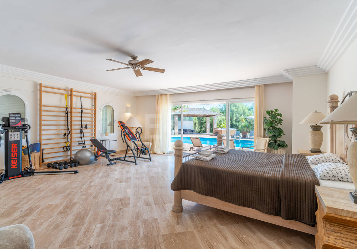 A Single- Level Villa w Puerto de los Almendros z widokiem na morze