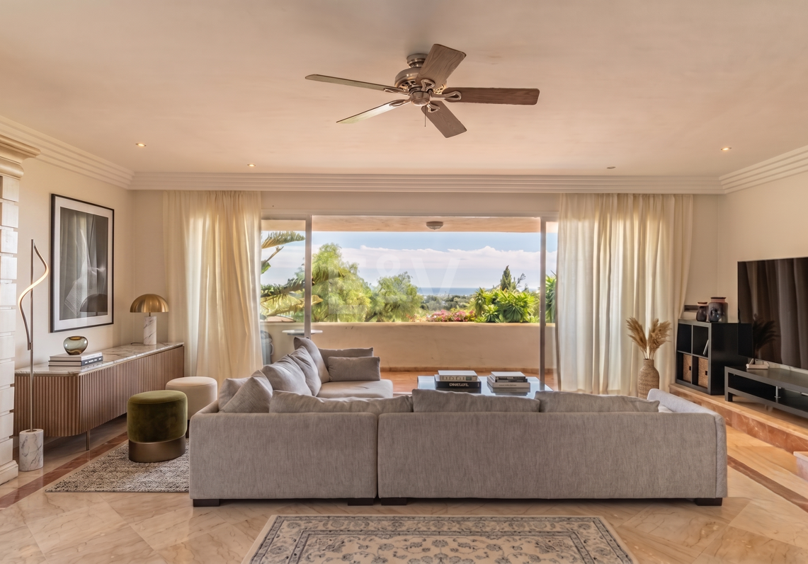 A Single- Level Villa w Puerto de los Almendros z widokiem na morze
