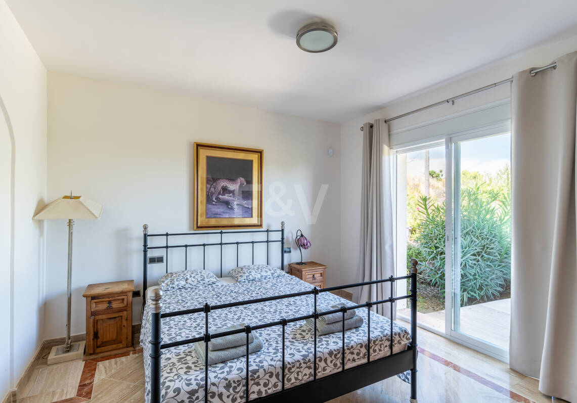A Single- Level Villa w Puerto de los Almendros z widokiem na morze