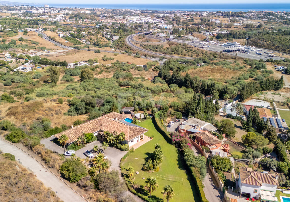 A Single- Level Villa w Puerto de los Almendros z widokiem na morze