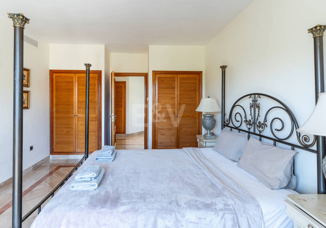 A Single- Level Villa w Puerto de los Almendros z widokiem na morze