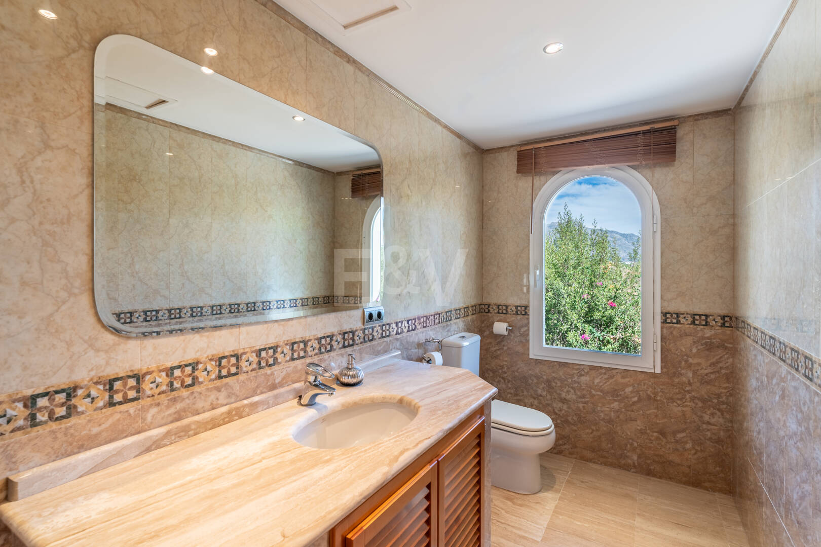 Villa till salu i Los Arqueros, Benahavis