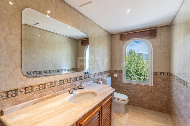 Villa till salu i Los Arqueros, Benahavis