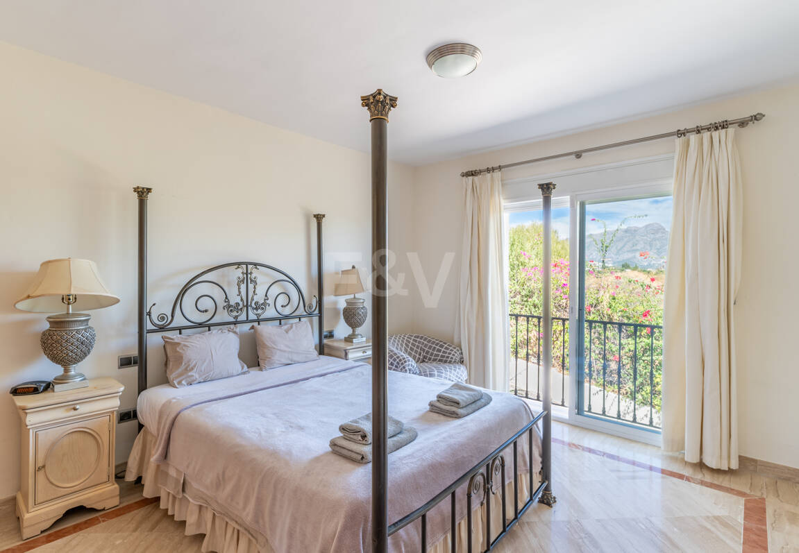Villa till salu i Los Arqueros, Benahavis