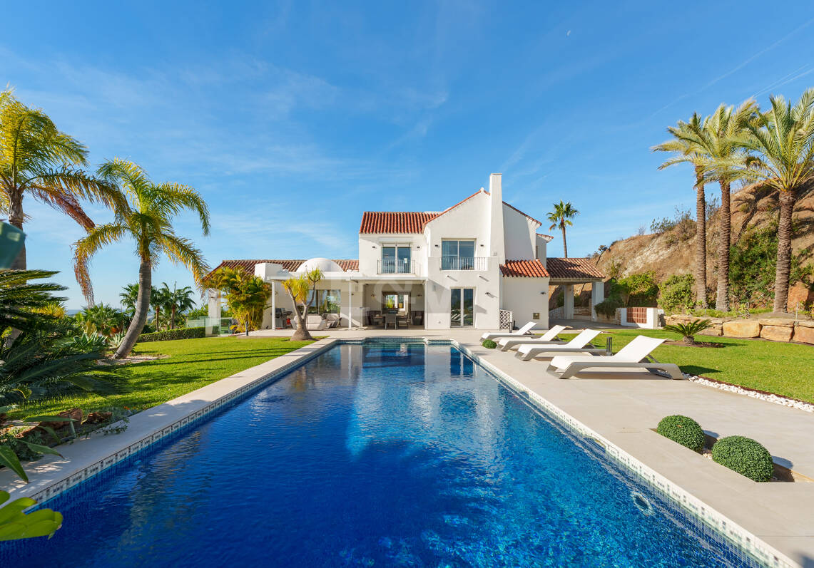 Magnificent Luxury Villa with Independent Guest House and Panoramic Sea Views