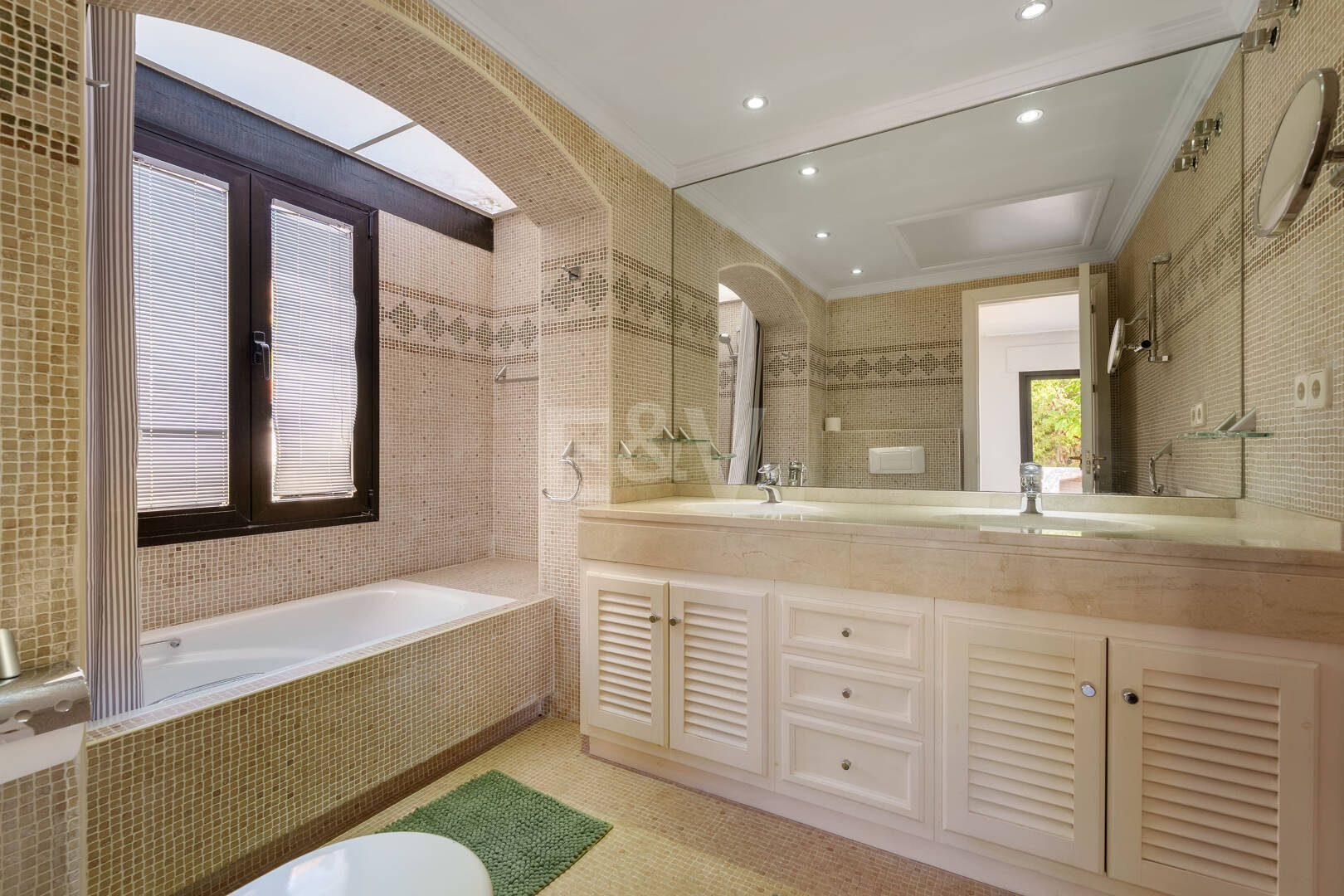 Villa till salu i Los Arqueros, Benahavis