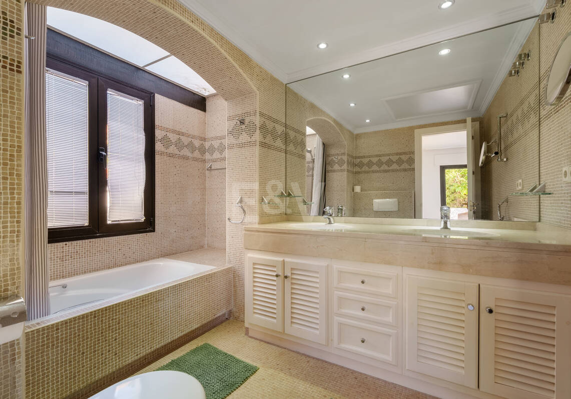 Magnificent Luxury Villa with Independent Guest House and Panoramic Sea Views