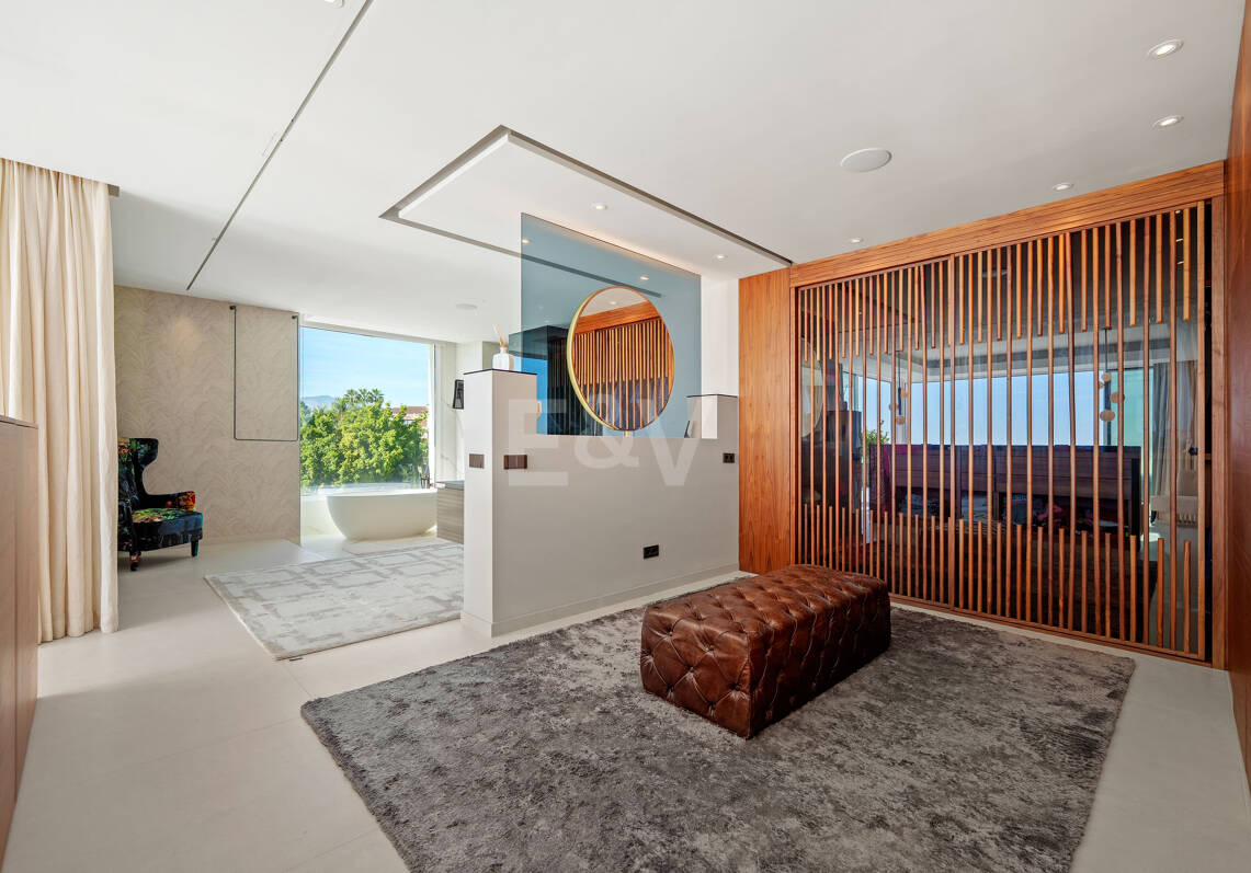 Magnificent Luxury Villa with Independent Guest House and Panoramic Sea Views