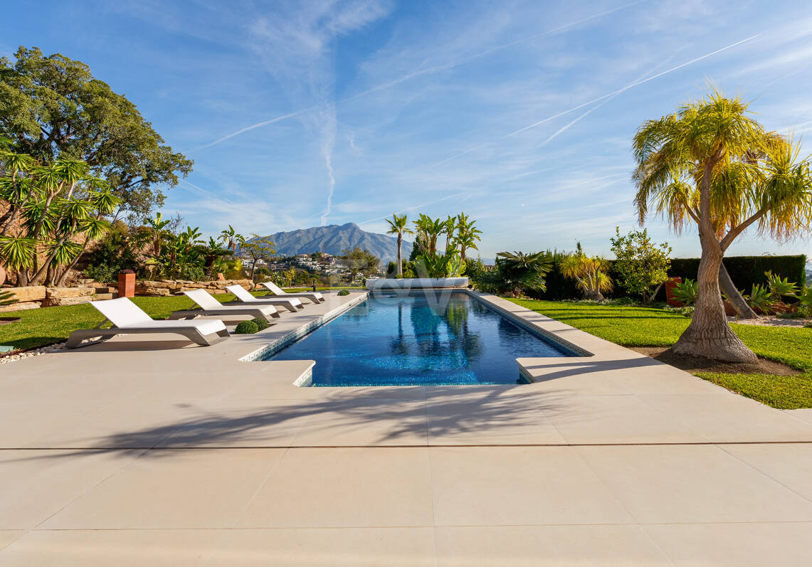 Magnificent Luxury Villa with Independent Guest House and Panoramic Sea Views