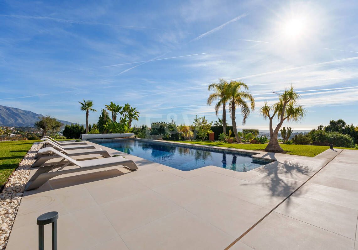 Magnificent Luxury Villa with Independent Guest House and Panoramic Sea Views