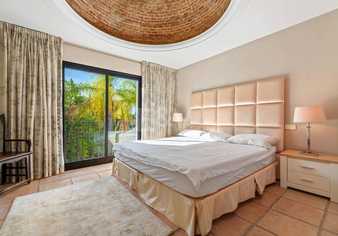 Magnificent Luxury Villa with Independent Guest House and Panoramic Sea Views