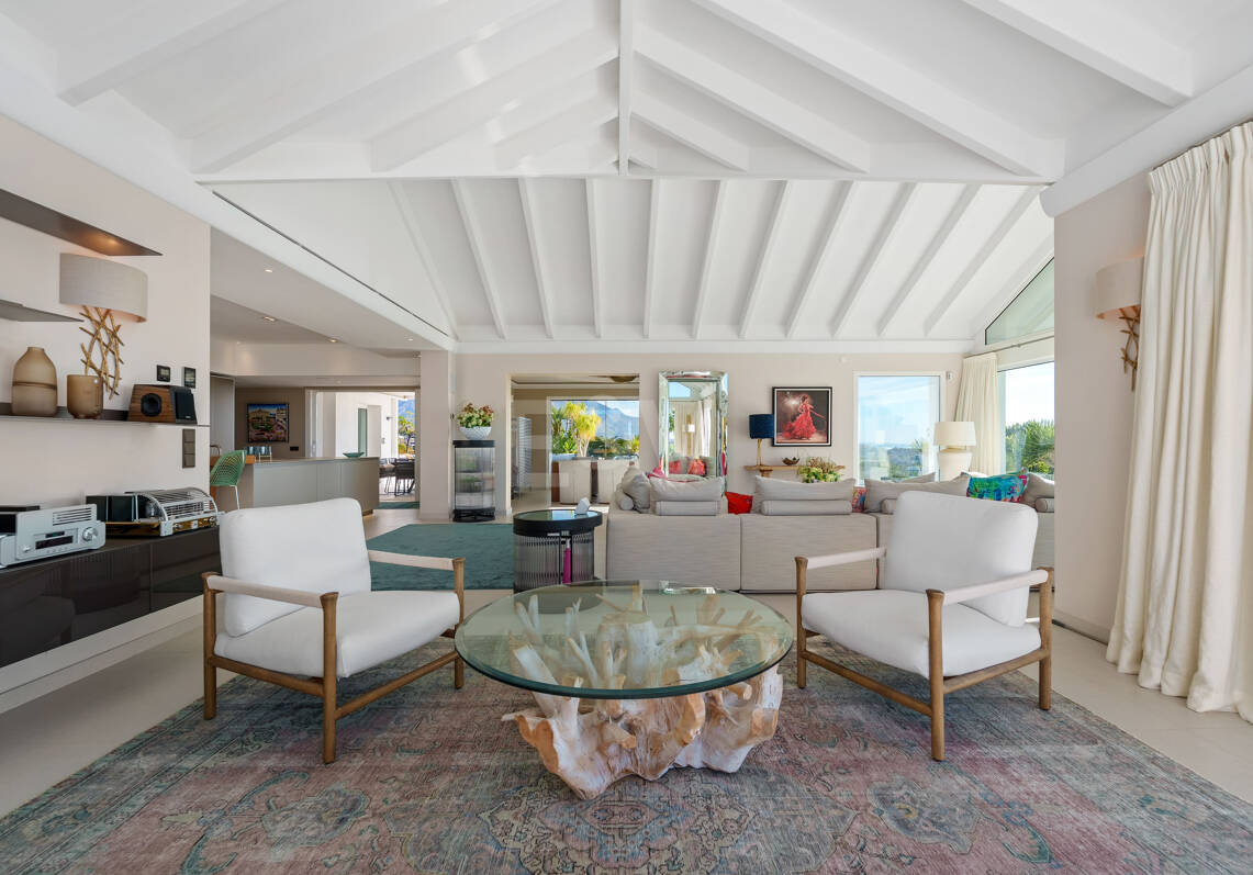 Magnificent Luxury Villa with Independent Guest House and Panoramic Sea Views