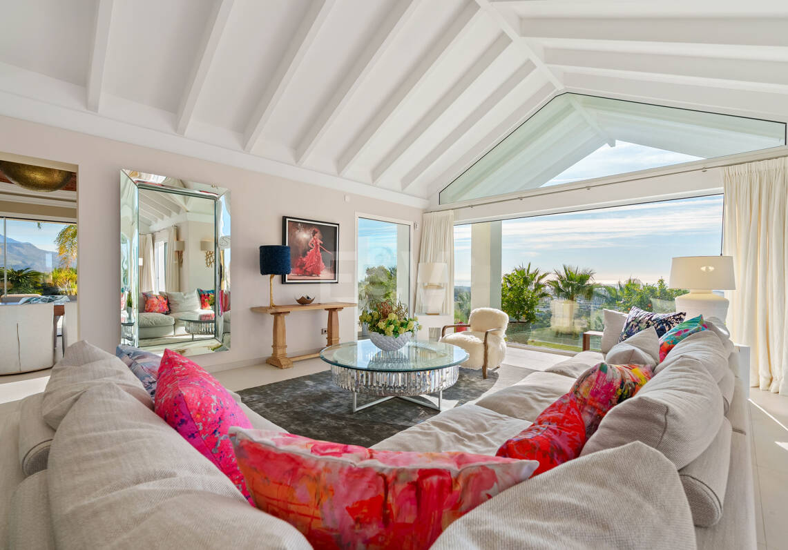 Magnificent Luxury Villa with Independent Guest House and Panoramic Sea Views