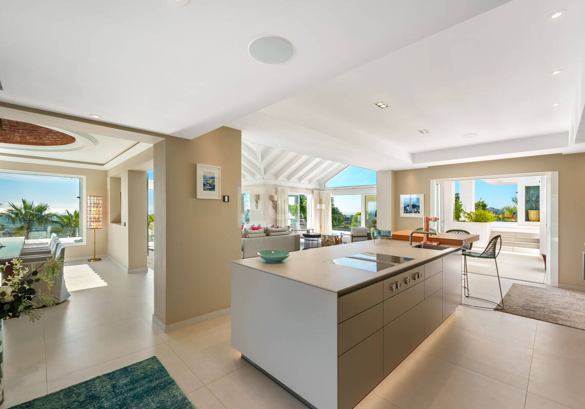 Magnificent Luxury Villa with Independent Guest House and Panoramic Sea Views