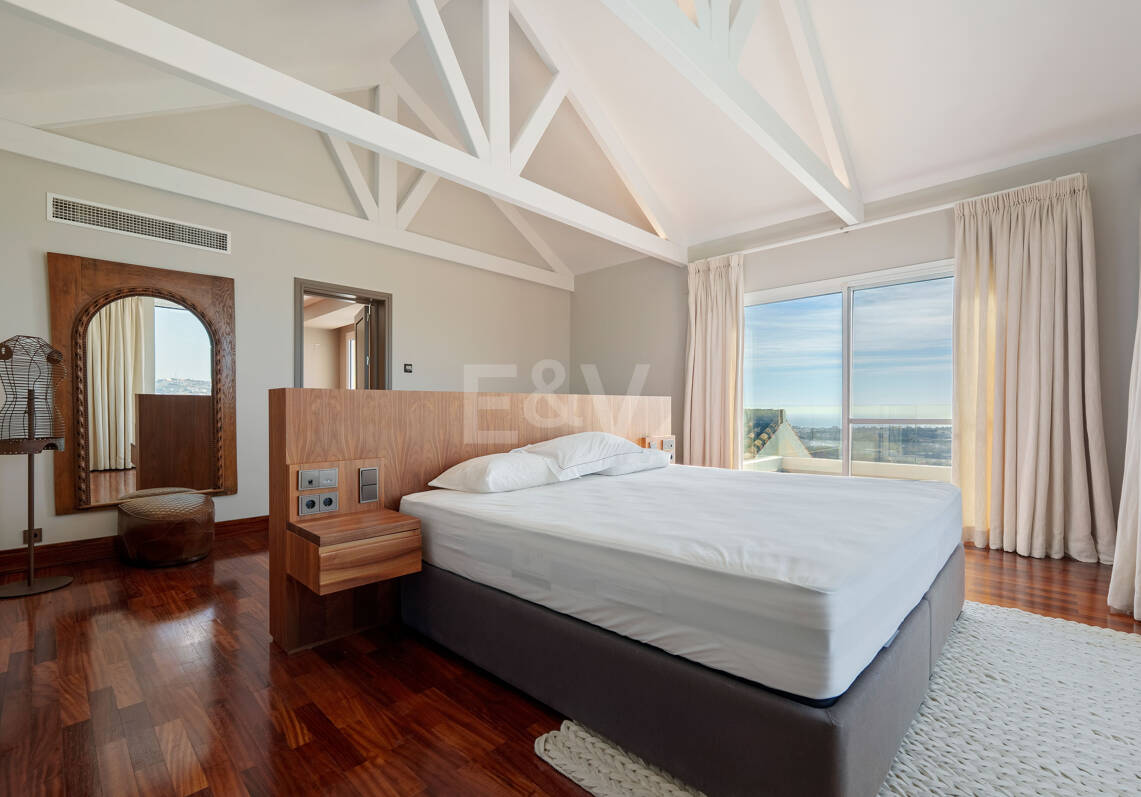 Magnificent Luxury Villa with Independent Guest House and Panoramic Sea Views