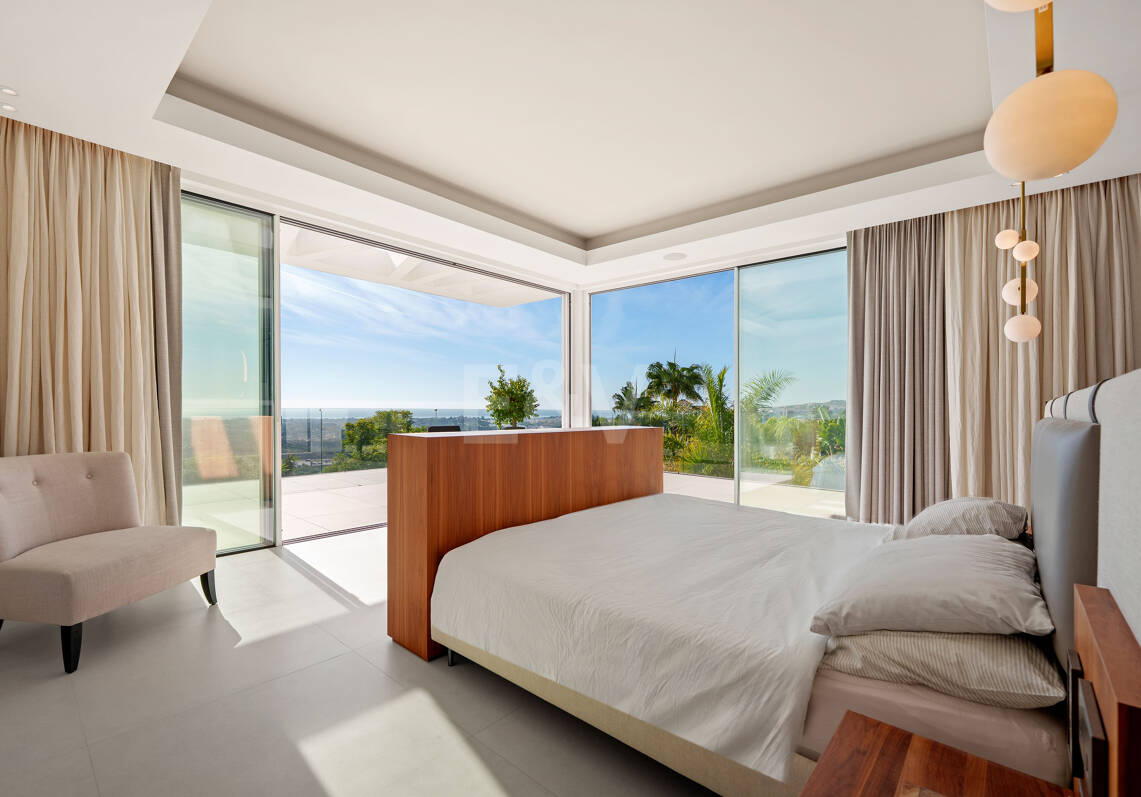 Magnificent Luxury Villa with Independent Guest House and Panoramic Sea Views