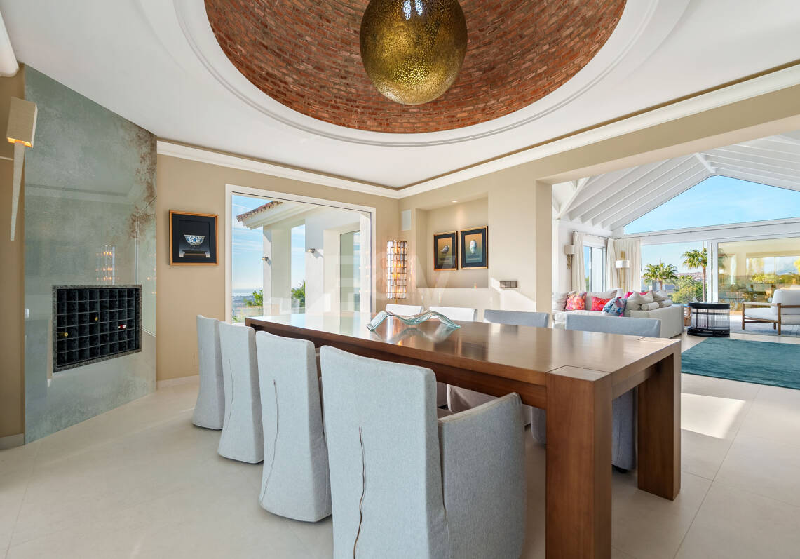 Magnificent Luxury Villa with Independent Guest House and Panoramic Sea Views