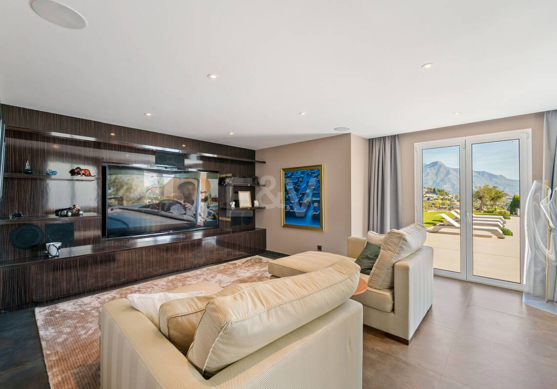 Magnificent Luxury Villa with Independent Guest House and Panoramic Sea Views