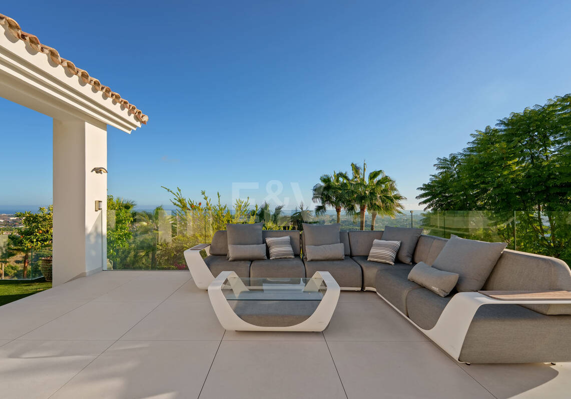 Magnificent Luxury Villa with Independent Guest House and Panoramic Sea Views