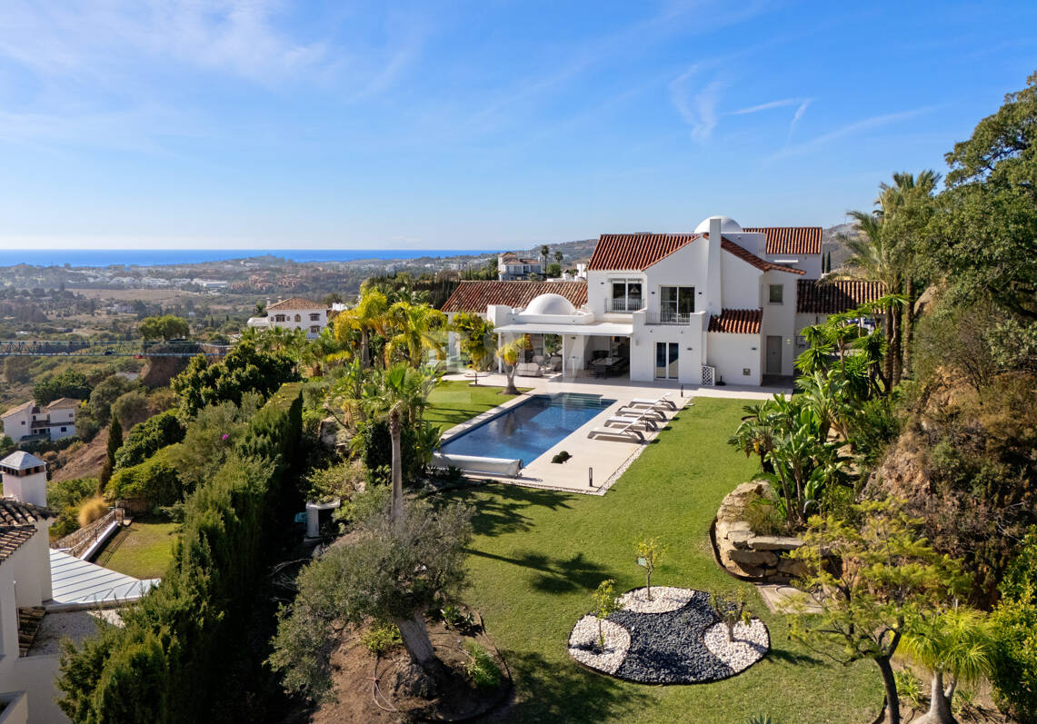 Magnificent Luxury Villa with Independent Guest House and Panoramic Sea Views