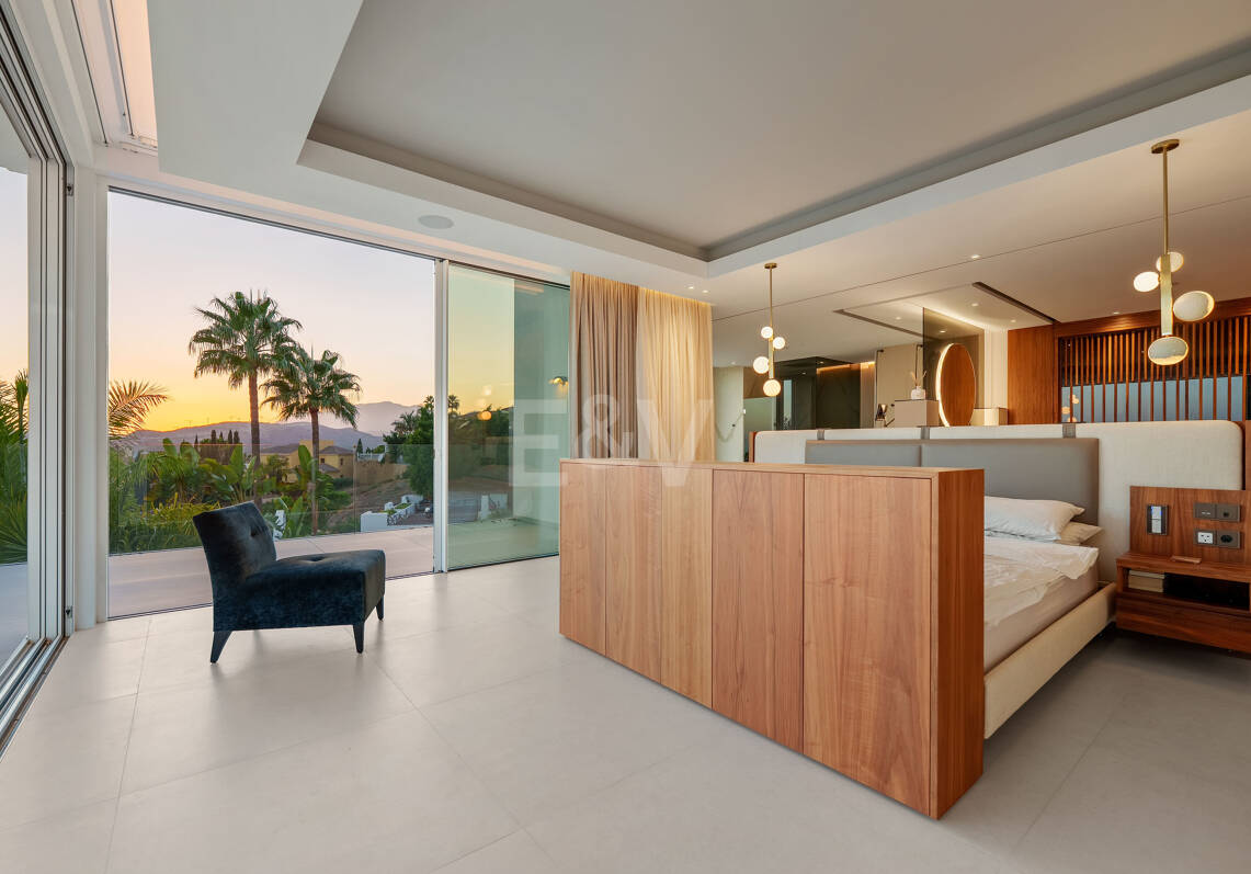 Magnificent Luxury Villa with Independent Guest House and Panoramic Sea Views