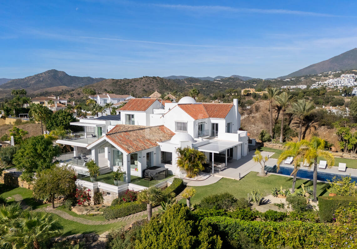Magnificent Luxury Villa with Independent Guest House and Panoramic Sea Views