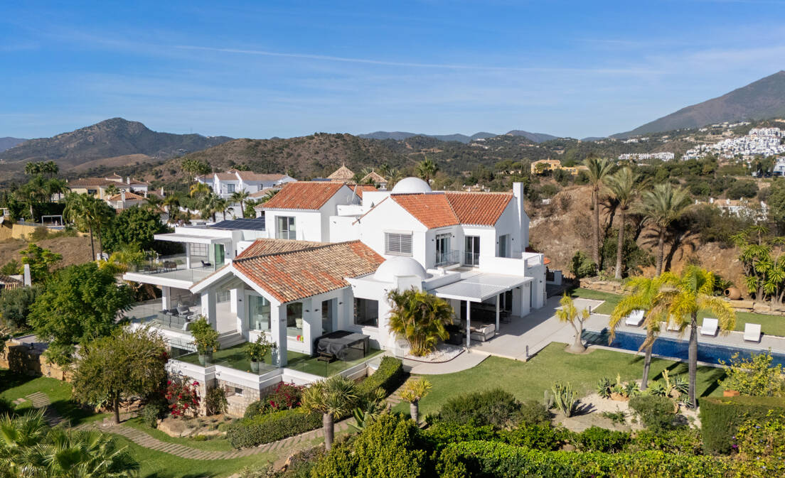 Magnífica Finca con Casa de Invitados Independiente y Vistas Panorámicas al Mar