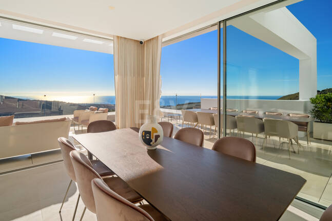 Atemberaubendes Duplex-Penthouse in Palo Alto mit Wintergarten und privatem Pool