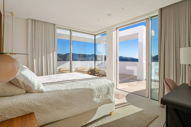 Atemberaubendes Duplex-Penthouse in Palo Alto mit Wintergarten und privatem Pool